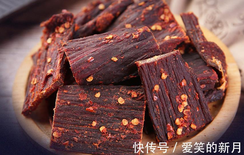 本地人|谁的问题?外国人吃一份牛排就饱,我们吃自助餐10份牛排还不够