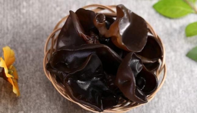 零食|不想太早变成老太婆,3种食物当零食吃,越吃越年轻