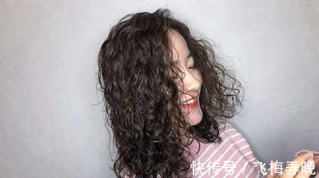 羊毛卷 为啥别人烫发都很洋气?肯能是你选错了,这3个自带土气的发型!