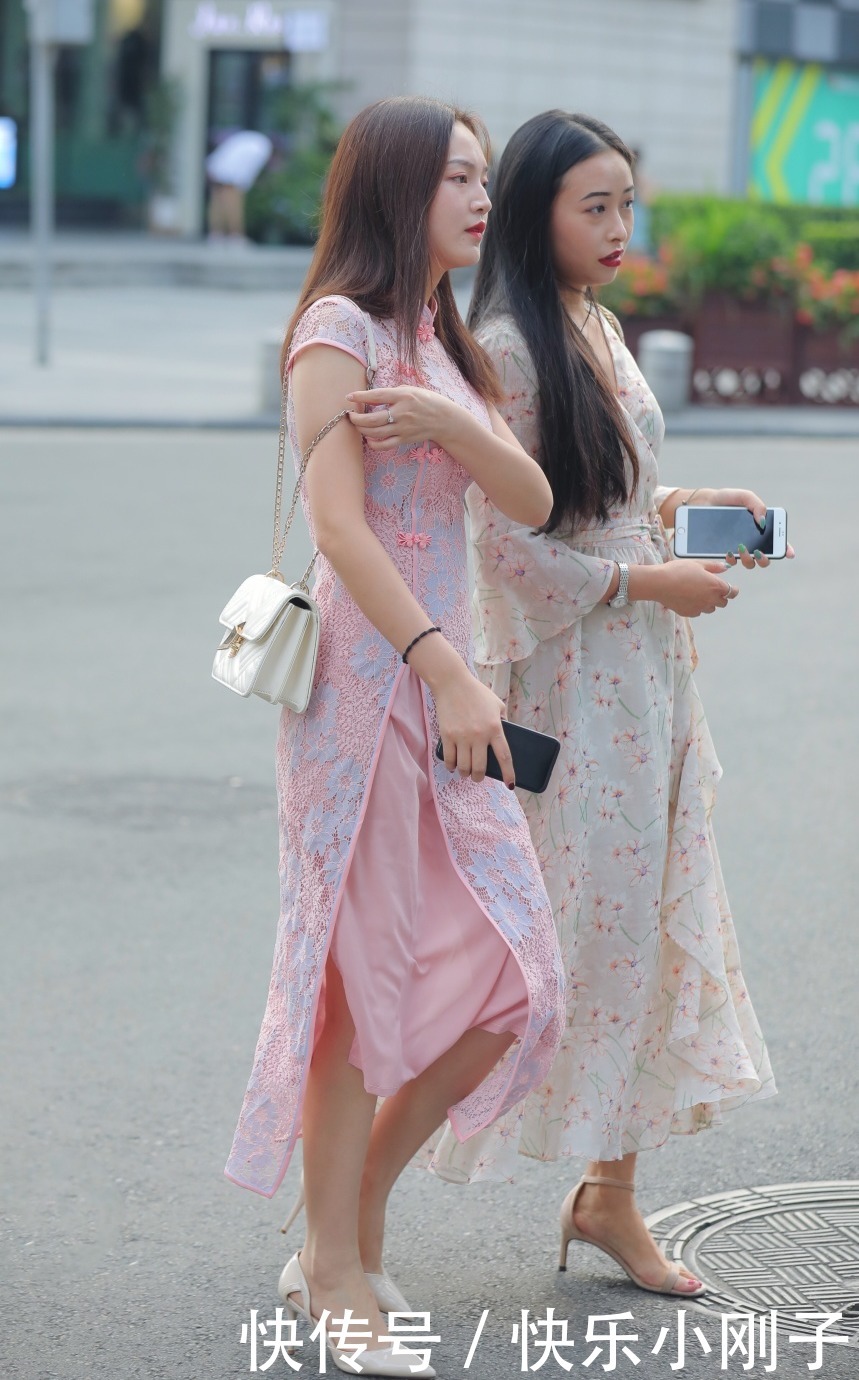 闺蜜各有特色，旗袍和长裙到底谁更美？