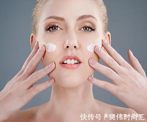 爽肤水 女人不管奔几,洗脸后要懂得“3不要”,不然再贵护肤品也白用