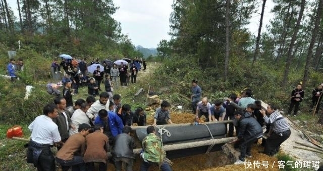 人死后土葬好还是火葬好?北大一位教授一语点出殡葬制度缺陷!