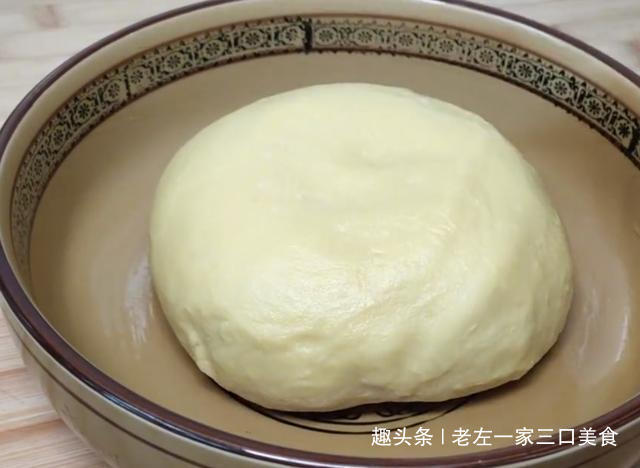 面粉里加3个鸡蛋，不用烤不用烙，比馒头简单，比包子好吃，解馋