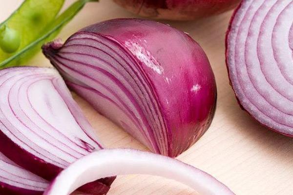 厉害|晚上睡觉前,在床头放个洋葱,真是太厉害,学会受用一生