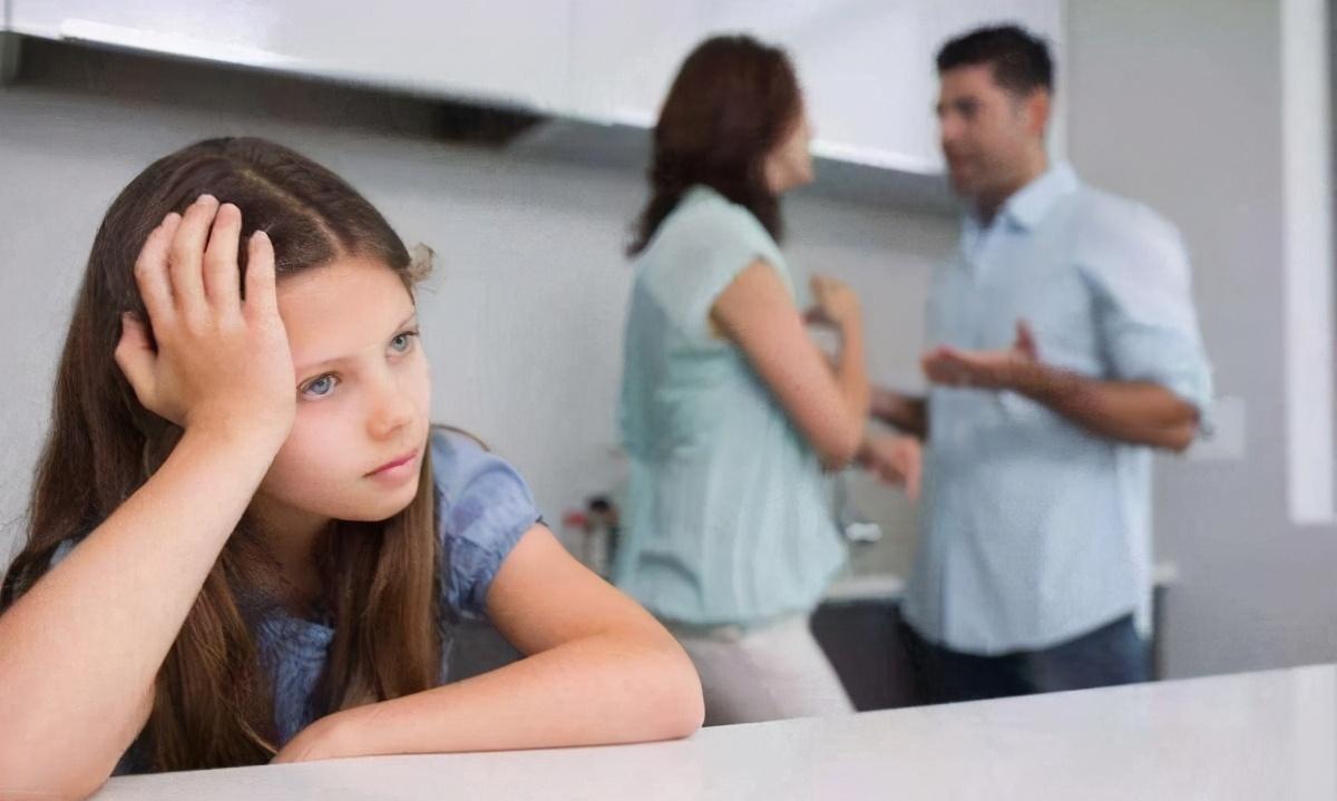 父母|“你妈是个笨蛋”,家庭教育最大的失败是:父母互相的诋毁