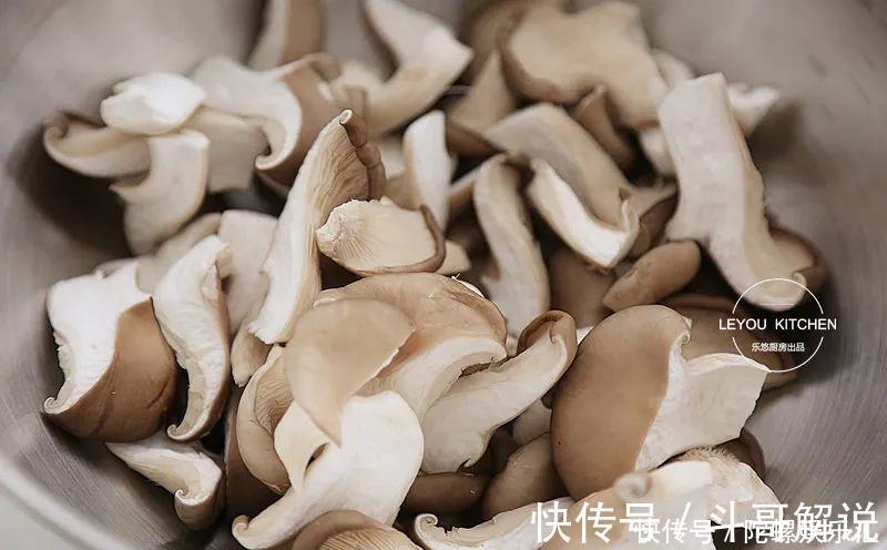 凉菜|十几分钟上桌的爽口凉菜，一点肉没放，吃着比肉还香