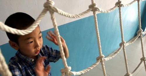 才艺|16岁男孩手写印刷体,获赞700万,父母却叹气:孩子生病了