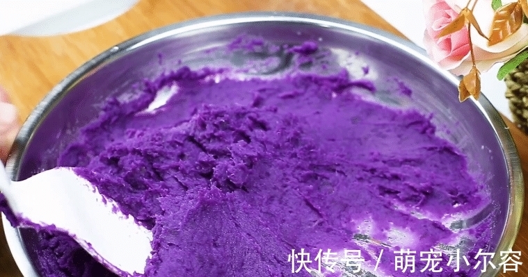 紫薯这吃法太香了，新做法教会你，春节家宴做一锅，端上桌就扫光