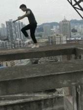 |搞笑GIF段子:这下好了姑娘回去有理由解释了