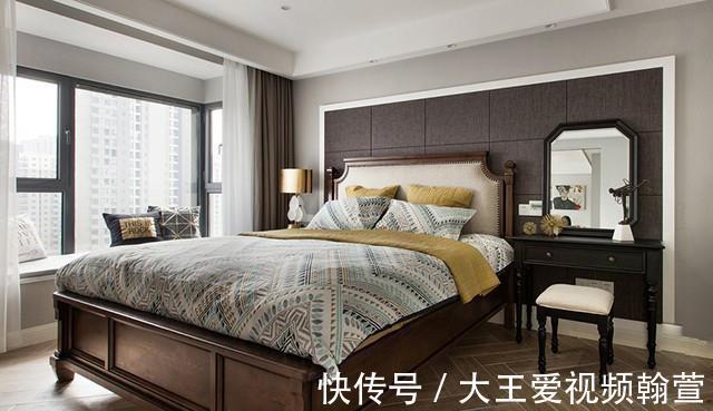 床头|你家还在床头摆床头柜吗越来越多人这样设计，美观省功能还多