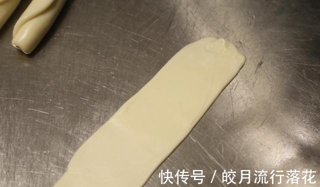 紫薯蛋黄酥|紫薯蛋黄酥的简单做法,香酥可口,营养美味!