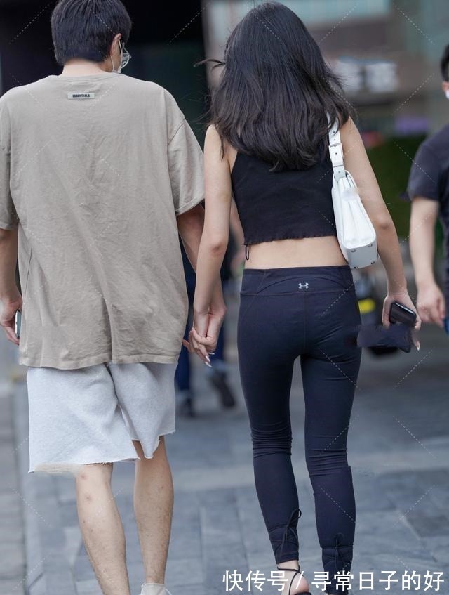 紧身裤 穿黑色紧身裤穿搭,低调性感,尽显成熟时尚的女性魅力!