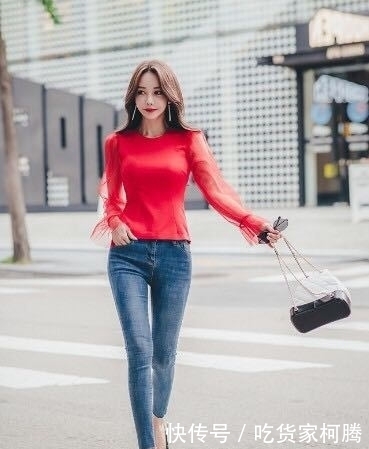 路人甲|街拍:成熟很美的小姐姐,搭配长心,时尚潮流不做路人甲!