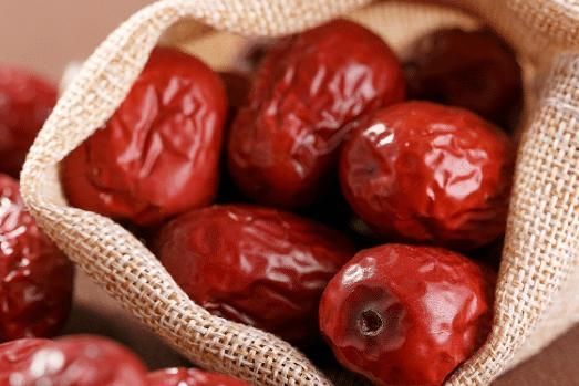 干红枣|被硫磺熏过的红枣，有几处不同，买前仔细挑选，贪小便宜吃大亏！
