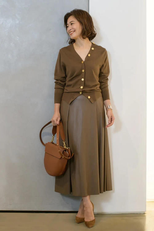 梨形身材的中年女人，尽量少穿长裤，学日本阿姨穿裙子，真优雅