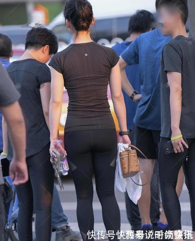 水印 水印瑜伽裤的不俗组合,苗条的女孩穿得更漂亮,气质更好!