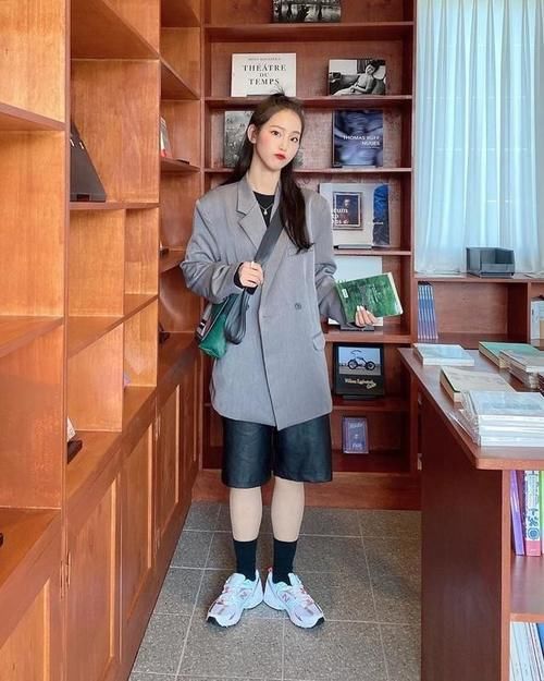 风格|“渣女风”已经过时了，今年更流行“无性别穿搭”，高级又有质感