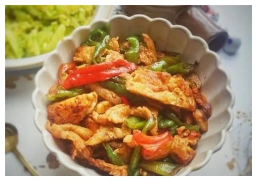 这菜被称为湘菜一绝，口味香辣，我家隔三差五吃一次，家人的最爱