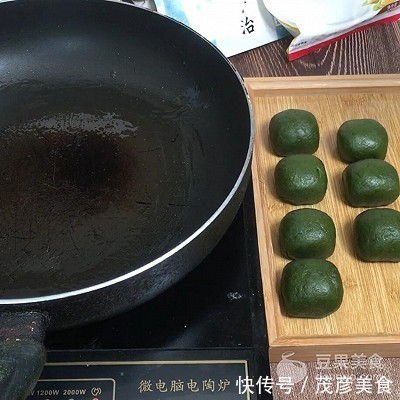 第三个抹茶味食谱，抹茶麻薯仙豆糕教程，自己制作来这么简单。