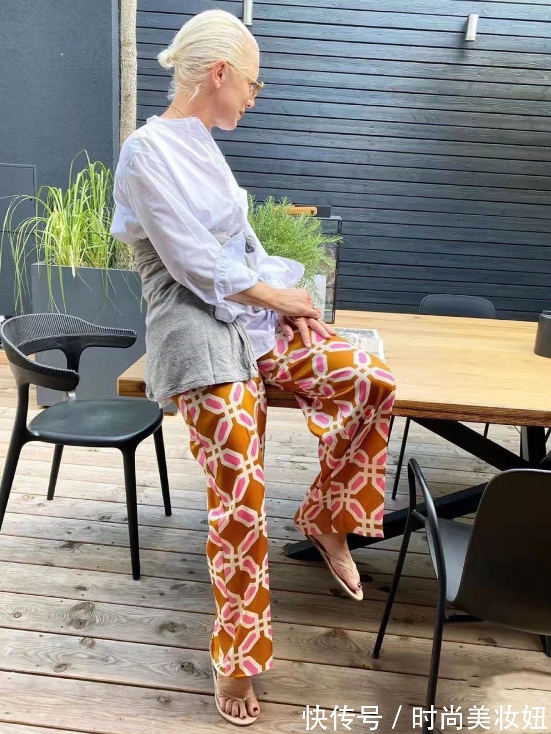 年纪|年过60的状态比年轻人还好,一把年纪穿得时髦洋气,优雅又高级