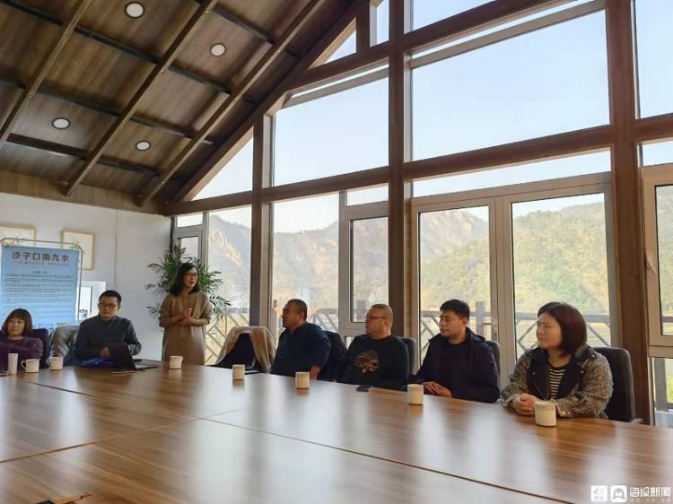 新闻记者$“水彩崂山”—青岛女水彩画家采风、讲座活动在崂山区举办