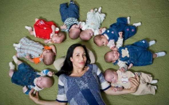 产子|宝妈生娃上瘾，10年里生下14个孩子，如今成为大众口中的“异类”