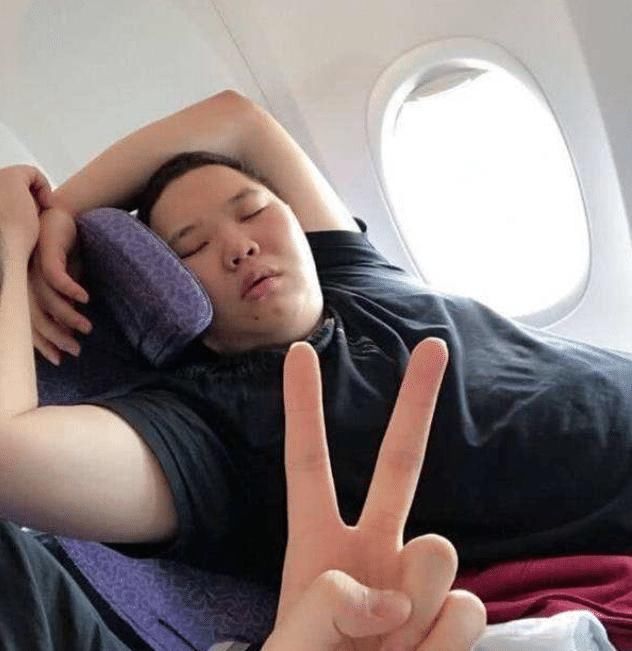 搞笑|起小点做搞笑节目捧红PDD，节目风格让当事人发脾气，PDD：我以前想去告他