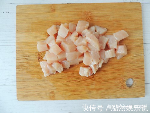 蒜蓉酱汁|鸡胸肉蒸着吃,鲜嫩多汁超入味,开胃下饭两不误,一盘不够吃