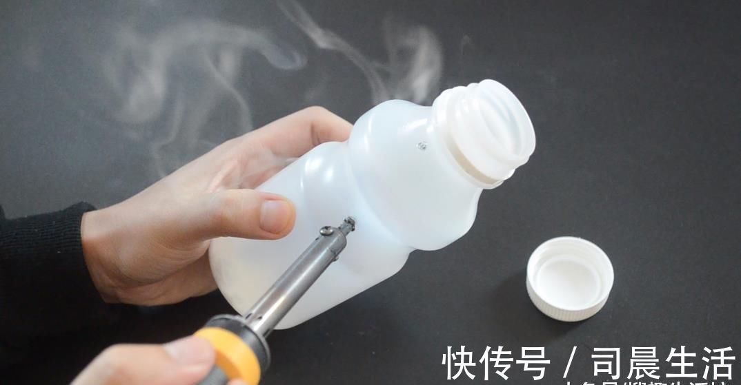 衣柜|衣柜里面挂一个塑料瓶, 没想到作用这么大, 看完你会感谢我的