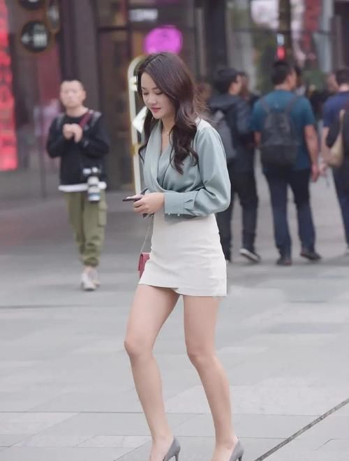  选择|想要穿搭更显魅力十足，选择雪纺上衣和A字裙来提升你的外在美！