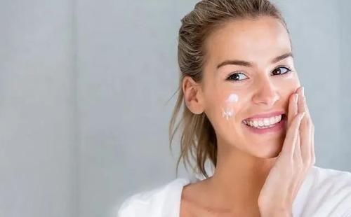 皮肤暗黄、粗糙显老怎么办？教你1招，让皮肤光滑细嫩