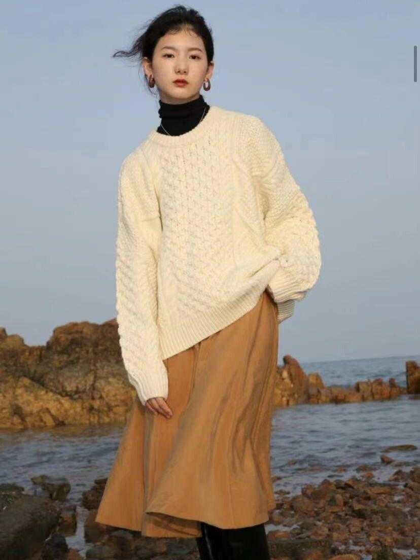 毛衣|冬季套头毛衣这样搭,配大衣更显精神