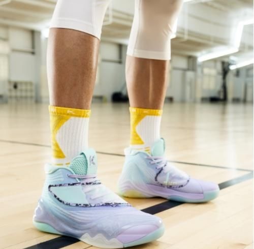 安踏kt6 全新安踏KT6“行云流水”配色正式发售!安踏的配色设计能力让人感到惊讶