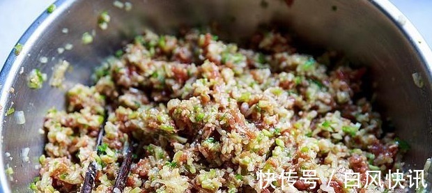 调萝卜馅时,别用盐杀水或者焯水,教您一招,饺子鲜嫩多汁营养足!