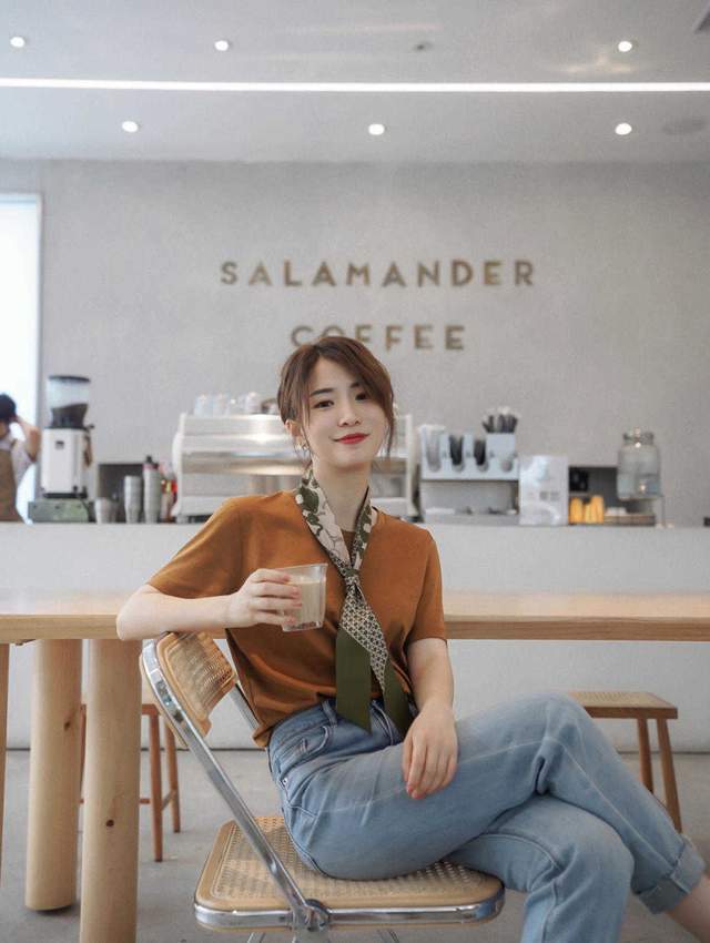 穿搭|秋天想穿出高级感,这几种搭配颜色方法得学会,能让你又飒又美