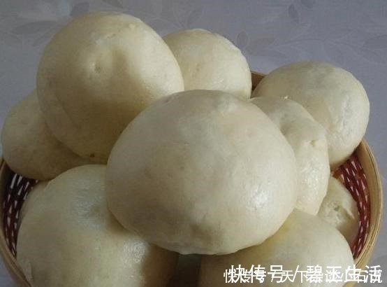 卖馒头的大娘说漏嘴，馒头不要直接上锅蒸，牢记一点，蓬松又好吃