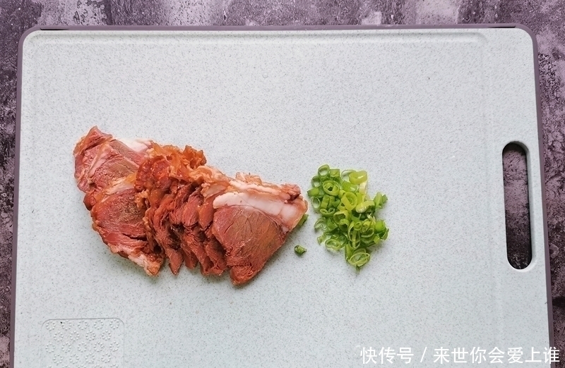 荷包蛋|面条从小吃到大,这做法最受欢迎,汤汁鲜营养足,一大碗丁点不剩