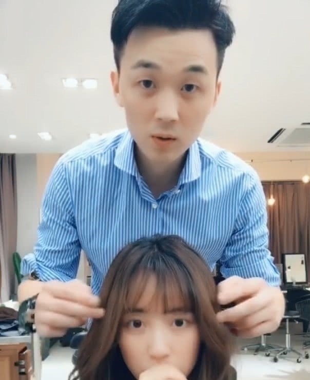 女生|女生理发时“吃鸡”太专注,抬头看到新发型,妈呀镜子里的是谁!