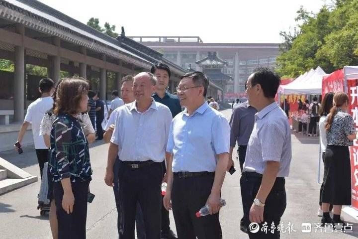 齐鲁师范学院|以心迎新不忘初心，200名大学生志愿者为新生提供帮助