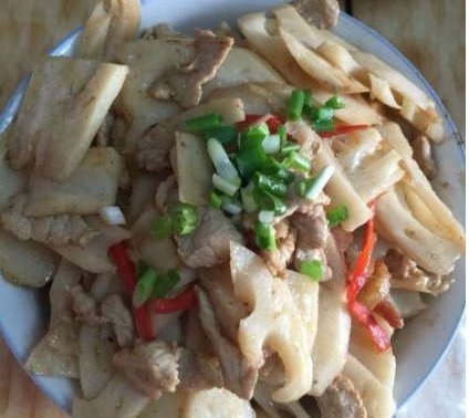 老妈|结婚不满一月，朋友圈晒自己做的晚餐，没成想老妈杀气腾腾的来了