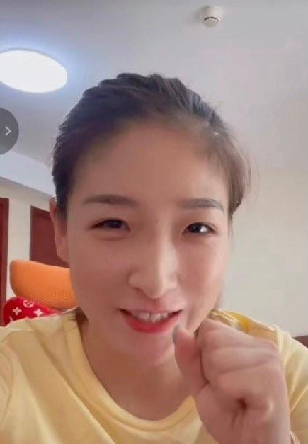 陈梦|刘诗雯豪宅曝光!客厅当训练馆放乒乓球台,奖牌奖牌装满柜子