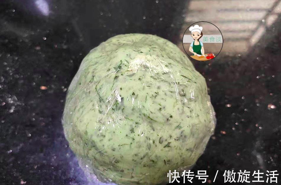 包饺子|此草浑身是“宝”，打成泥包饺子，蒸一蒸就好，软糯清香，真好吃