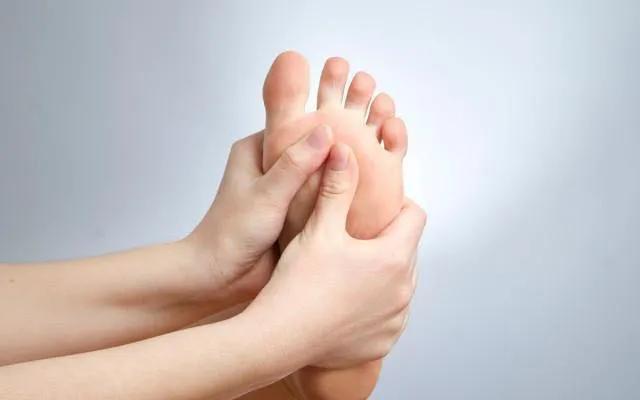 寒性体质|“大病来前，脚先知”，若是你的脚部有6个表现，或是大病信号