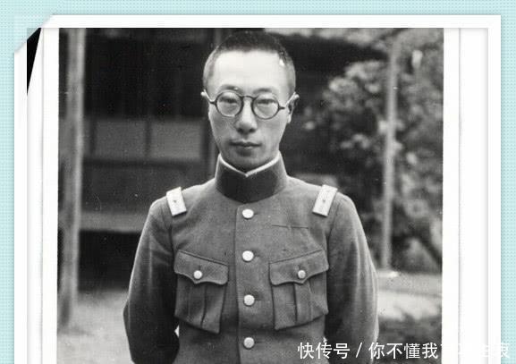 出狱|溥仪出狱后去理发，问了理发师两个问题，场面很尴尬！