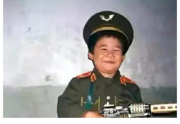 大鵬|被黑抄襲，假唱，x毒，大張偉從天才搖滾主唱，墮落成綜藝咖