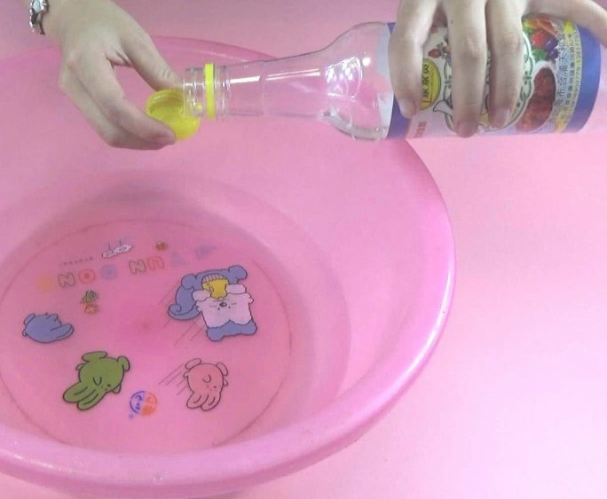 家家户户|白醋不仅仅可以喝，白醋倒在煤气灶上，太厉害了，家家户户用的到