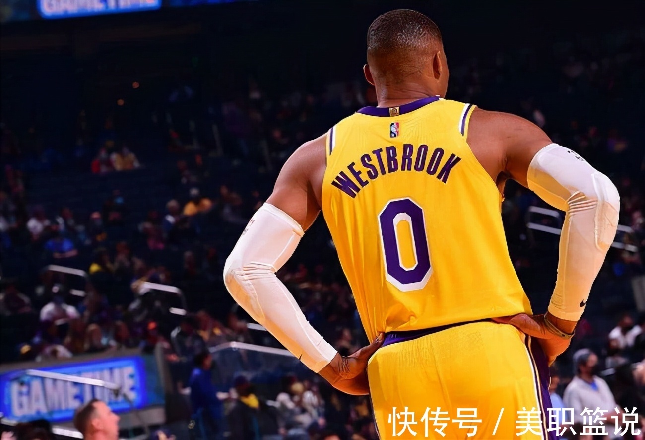 关注度|悲哀!瓦妮莎开车与NBA科比壁画合影 小腹隆起疑怀孕 男友被认可