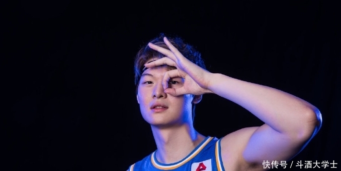 出手|无声逼宫离队?3细节证王哲林出工不出力 对比周琦他已被拉开差距