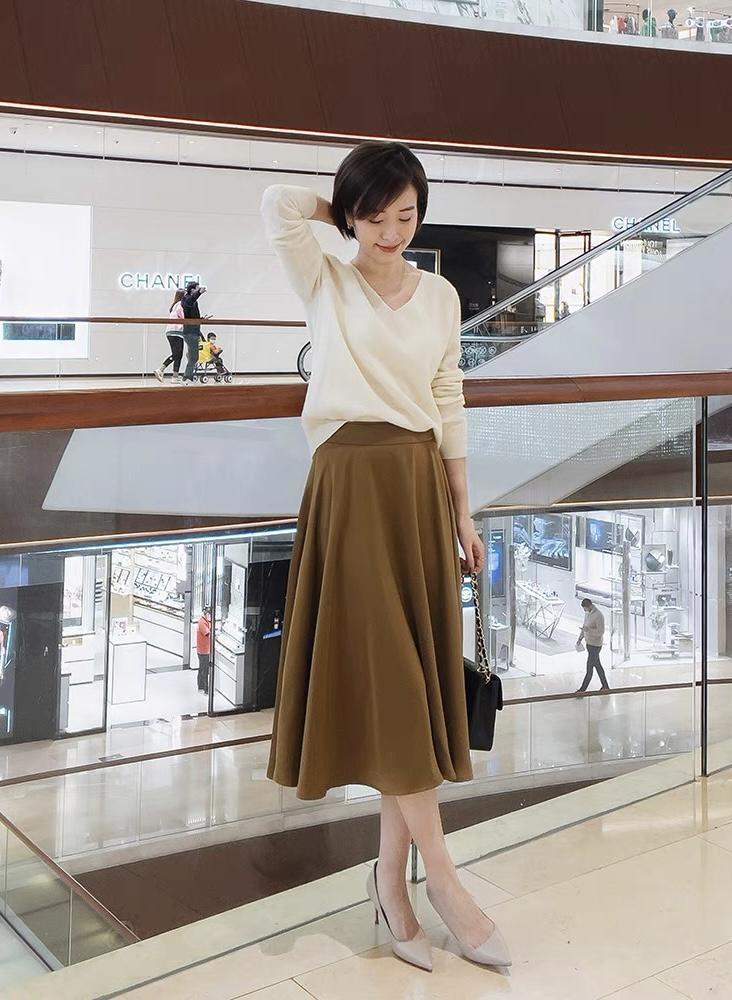 秋冬|别再一味地追求减龄了,针织衫搭配伞裙保温又好看,洋气又显瘦!