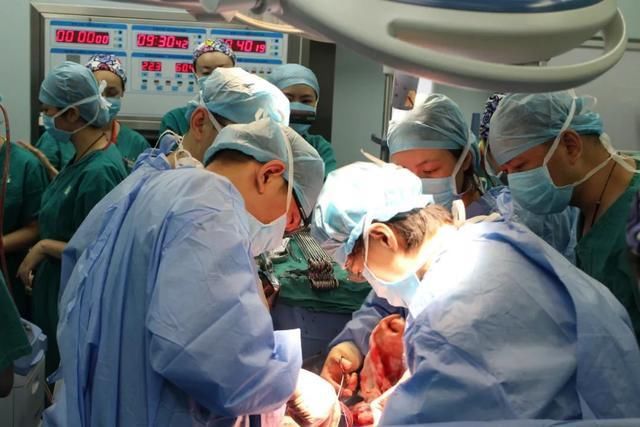 出血|为什么医生不太愿意在剖宫产的时候帮你顺便把子宫肌瘤剥了